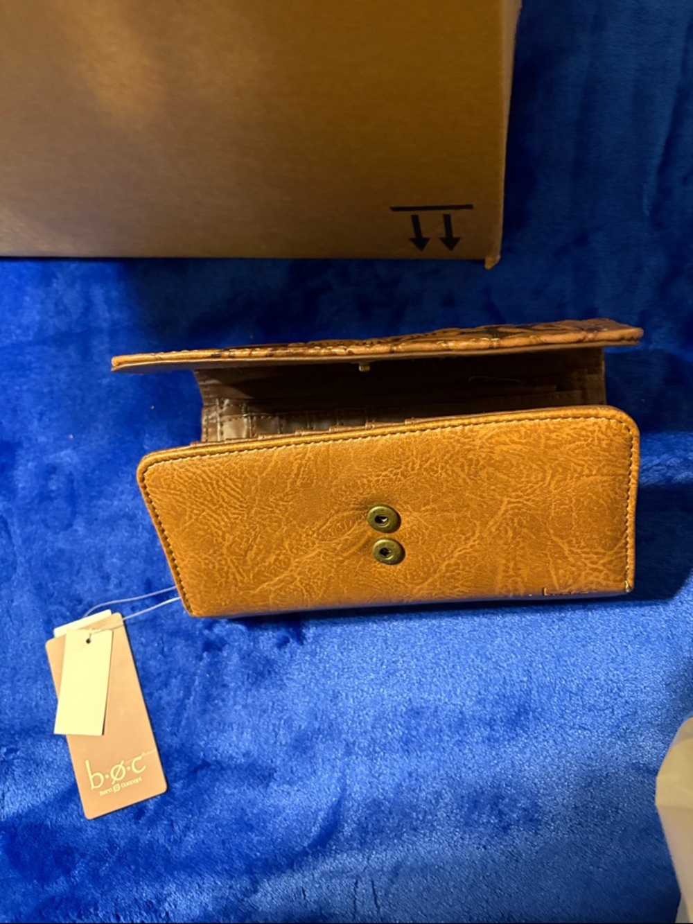 b.o.c. Embossed Floral Clutch Wallet - Brown Born concept nwt - Picture 7 of 13